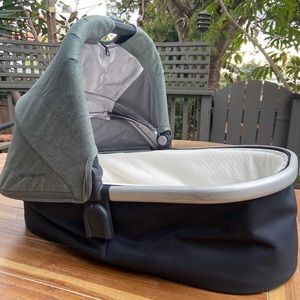 Uppababy 2018 bassinet in Emmett